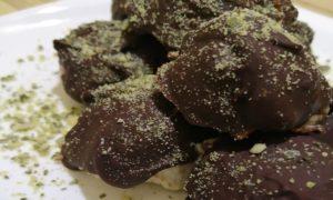 Choco almond fat bombs