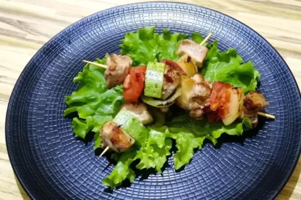 keto skewers with salad