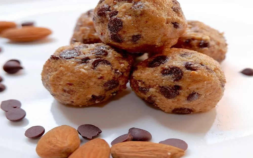 Almond butter energy balls